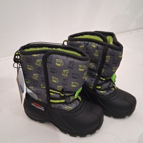 KID'S WINTER BOOTS WITH WATERPROOF SOLE - SIZE 9 - BLACK AND GREEN image 3