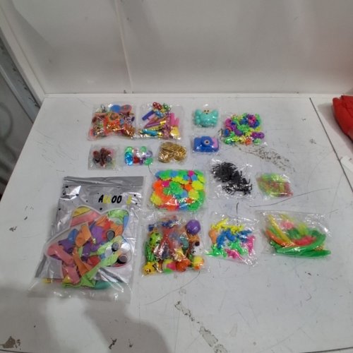 ~100PC BEAUTYSUREUP KIDS PARTY FAVOR ASSORTMENT - MULTICOLOUR image 2