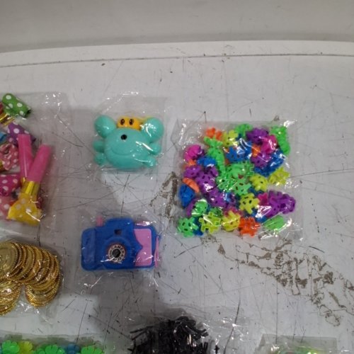 ~100PC BEAUTYSUREUP KIDS PARTY FAVOR ASSORTMENT - MULTICOLOUR image 4