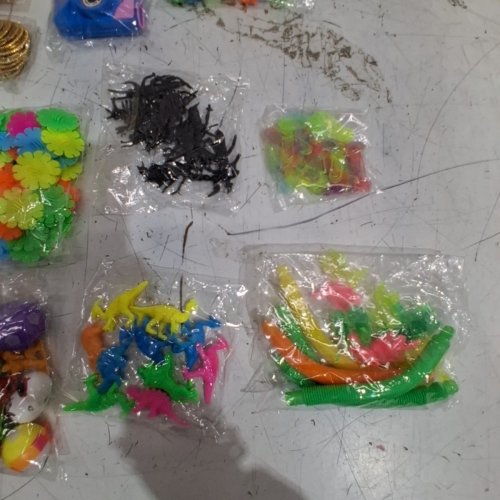 ~100PC BEAUTYSUREUP KIDS PARTY FAVOR ASSORTMENT - MULTICOLOUR image 5