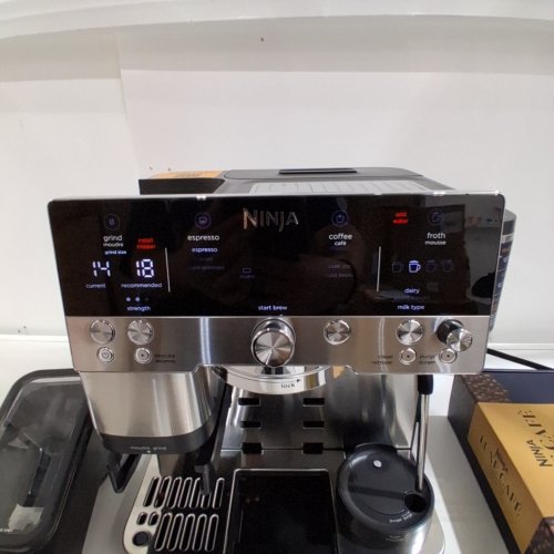 3-IN-1 NINJA LUXE CAFÉ SIGNATURE SERIES ESPRESSO MACHINE - SILVER/BLACK (MODEL: ES655CCO) image 2