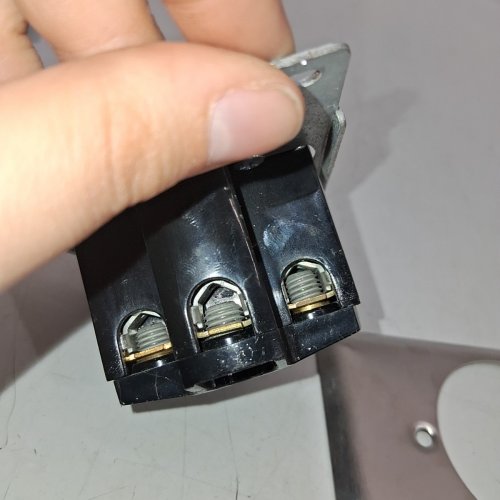 PASS & SEYMOUR FLUSH MOUNT STRAIGHT BLADE POWER OUTLET WITH COVER - 30 AMP 125/250V - BLACK/SILVER image 7