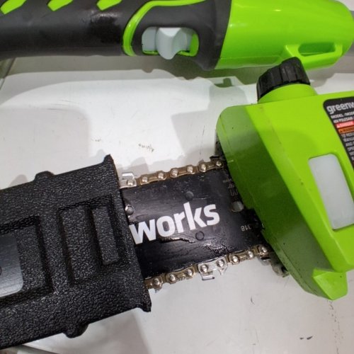 GREENWORKS EXTENDABLE CORDLESS ELECTRIC POLE FOR SAW - 40V - FOR 8" BLADE - EXTENDS TO 8FT - GREEN - (MODEL: 1400017) image 3