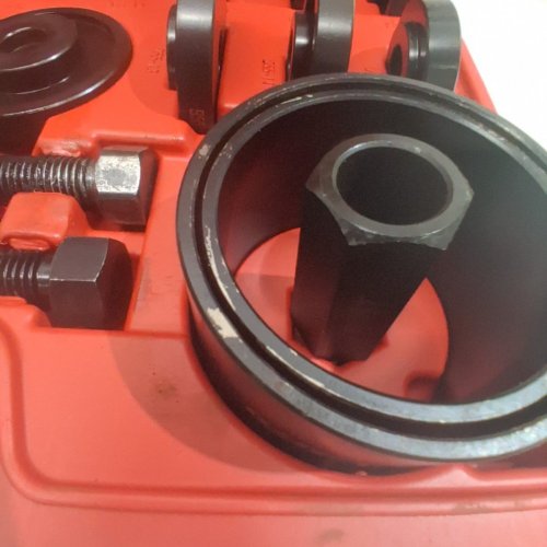24PC ORION MOTOR TECH OMT WHEEL BEARING PRESS KIT FOR FRONT WHEEL DRIVE BEARING REMOVAL & INSTALLATION - WHEEL BEARING PULLER TOOL SET WITH SLIDING SCREWS UNIVERSAL BUSHINGS SLEEVES STORAGE CASE (FBA_701) image 4