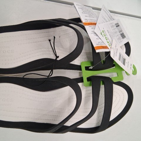 WOMENS CROCS GETAWAY STRAPPY SANDAL - SIZE 9 - WHITE/BLACK (STYLE: 1075488) image 2