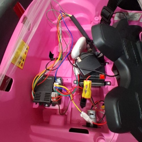 DORTALA LICENSED JAGUAR F-TYPE 12V BATTERY POWERED RIDE ON CAR WITH REMOTE CONTROL - PINK - (MODEL: TQ10153US-PI) image 4