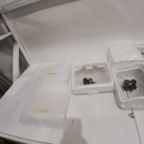 3PK VEVOR FOOD STORAGE CONTAINERS WITH WHEELS - 19L - WHITE image 3