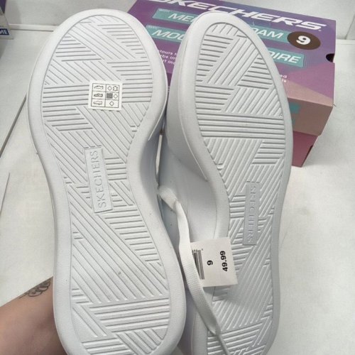 WOMEN'S SKECHERS CORDOVA MEMORY FOAM COMFORT SHOES - SIZE 9 - WHITE/BLACK - (STYLE: 9886009) image 3