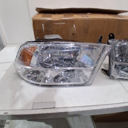 2PC HEADLIGHT REPLACEMENT ASSEMBLY FOR 2009-2018 DODGE RAM 1500/2500/3500 - LEFT AND RIGHT - BLACK HOUSING CLEAR CORNERS/LENS - (MODEL: DGPU09V2.00.H) image 3
