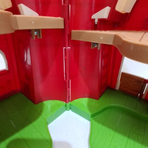 BATTAT BIG RED BARN ANIMAL FARM PLAYSET - RED (MODEL: BT4626C1Z) image 4