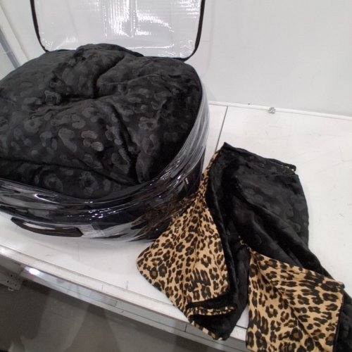 3PC JUICY COUTURE EMBOSSED LEOPARD WITH ROYAL LEOPARD ANIMAL PRINT MICROFIBER REVERSIBLE COMFORTER SET WITH PILLOW SHAMS - KING - BLACK/LEOPARD image 3