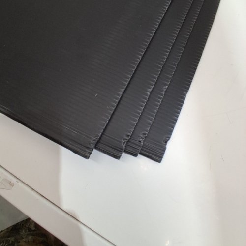 4PK VAIIGO CORRUGATED PLASTIC SHEETS - 24" X 36" - BLACK image 3