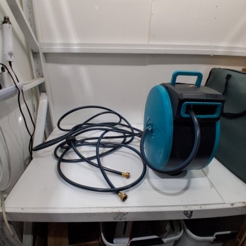 PAULINN RETRACTABLE GARDEN HOSE REEL WITH 180° SWIVEL BRACKET - 1/2" X 100FT - BLUE image 2