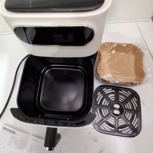AIR FRYER WITH COOKING WINDOW AND BASKET LINERS - 5.3QT - WHITE (MODEL: AF01) image 4