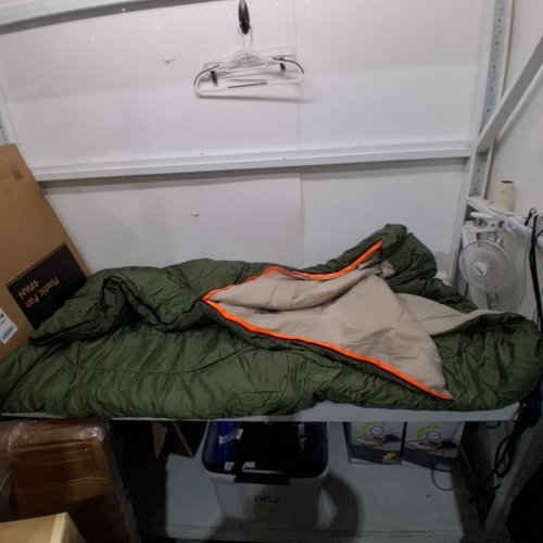 AMAZON BASICS COOL WEATHER 2 PERSON SLEEPING BAG - 87" X 59" - OLIVE GREEN/CREAM image 2
