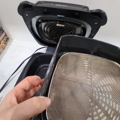 NINJA FOODI 5-IN-1 AIR FRYER, ROAST, BAKE, DEHYDRATE INDOOR ELECTRIC GRILL - 4 QT - (MODEL: LG451BK) image 6