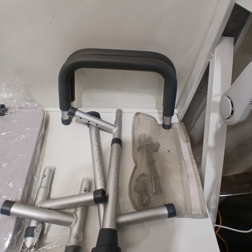 4-LEG RAISED TOILET SEAT WITH ADJUSTABLE HEIGHT AND ARMS - 400LBS MAX - GREY (MODEL:XZY402) image 3
