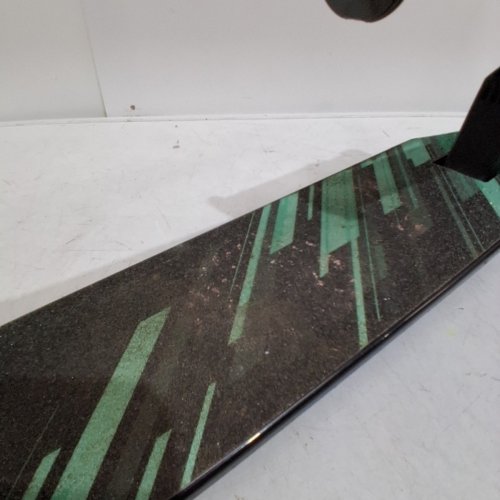 AMAZON BASICS FOLDING KICK SCOOTER - BLACK/TEAL (MODEL: AGPL1K1) image 4