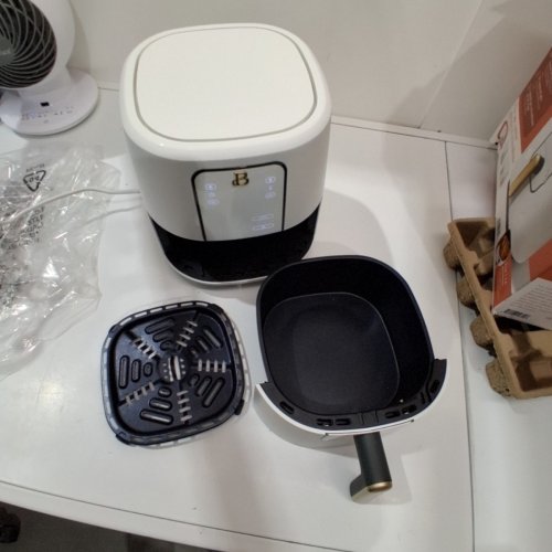 BEAUTIFUL DIGITAL AIR FRYER WITH TOUCH-ACTIVATED DISPLAY, 3 QT - WHITE ICING (MODEL: EK-60 X 121) image 3