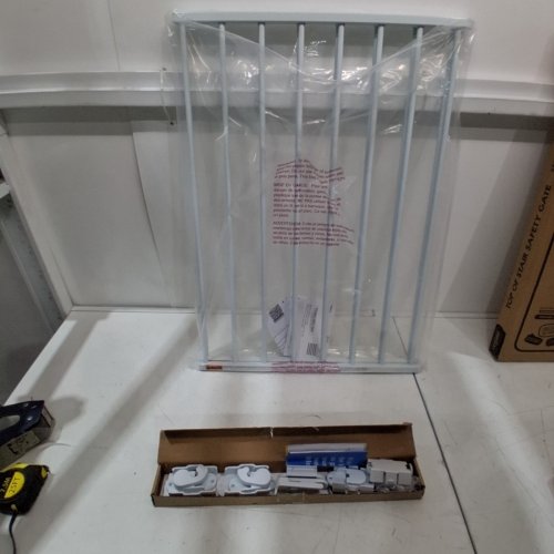 REGALO EXTRA WIDE 2-IN-1 TOP OF STAIRWAY AND HALLWAY SAFETY GATE WITH MOUNTING KIT - WHITE (MODEL: 1250 DS) image 2
