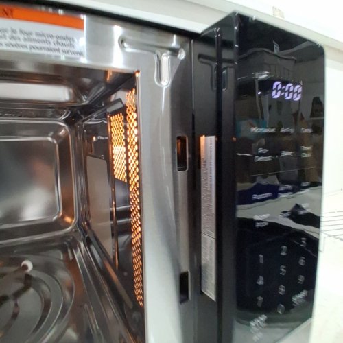 BLACK+DECKER 5-IN-1 MICROWAVE OVEN WITH AIR FRY- BLACK (MODEL: ES9P032NA-CA) image 2