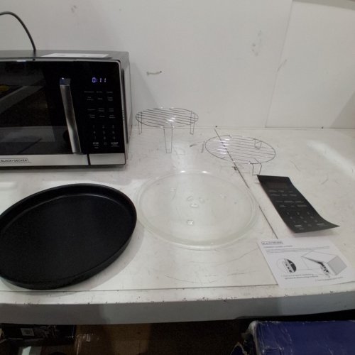 BLACK+DECKER 5-IN-1 MICROWAVE OVEN WITH AIR FRY- BLACK (MODEL: ES9P032NA-CA) image 3