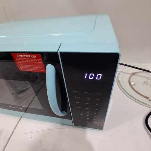 FRIGIDAIRE COUNTERTOP MICROWAVE OVEN - 120V - 11.7A - 0.9 CUBIC FEET - BLACK/BLUE (MODEL: EMW953-BLUE) image 2