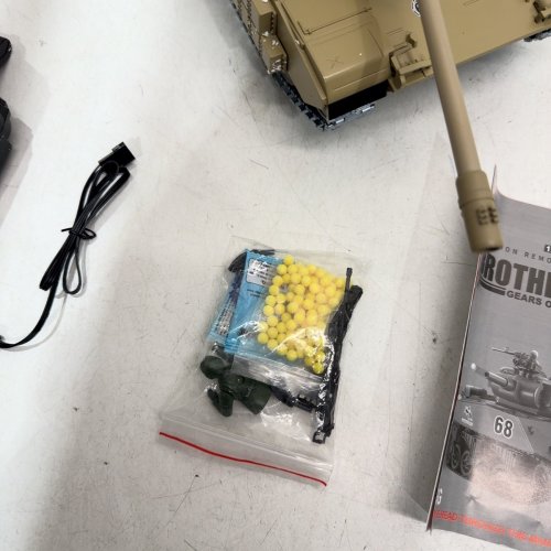 SUPDEX 1:18 RC BATTLE TANK WITH SMOKE, LIGHT SOUND,& VOLUME SWITCH - 2.4GHZ - BROWN/GREEN - (MODEL:LEOPARD-2) image 3