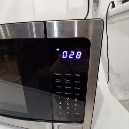 FRIGIDAIRE COMPACT COUNTERTOP MICROWAVE OVEN - 1.1 CU.FT. - BLACK/SILVER (MODEL: EMW1134) image 2