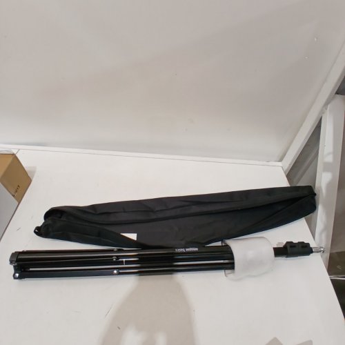 AMAZON BASICS ALUMINUM LIGHT PHOTOGRAPHY TRIPOD STAND WITH CASE - 2.8FT - 6.7FT - BLACK image 2