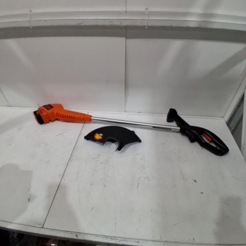 BLACK + DECKER CORDED ELECTRIC STRING TRIMMER - 13" PATH / 4.4AMP - ORANGE/BLACK (MODEL: ST7700) image 3