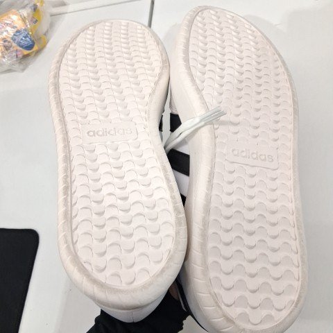 MEN'S ADIDAS BARREDA LACE UP SNEAKER SHOES - SIZE 11 - WHITE (STYLE: 29746010) image 3