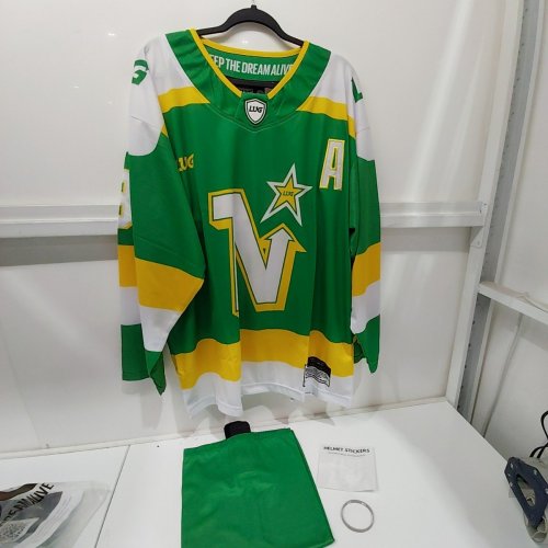 MENS LUG NORTHERN STARS HOCKEY JERSEY AND SOCKS - #8 assistant CAPTAIN - LARGE - GREEN image 2