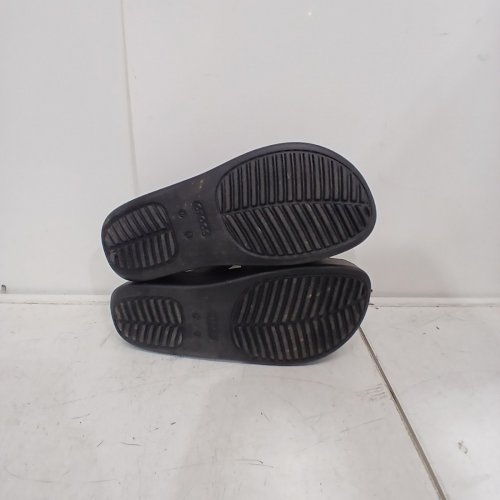 WOMEN'S CROCS PLATFORM TOE LOOP SANDALS - SIZE 8 - BLACK (STYLE: 210834-001) image 4