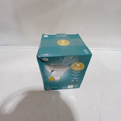 GE LIGHTING LED+ PAR38 COLOUR CHANGING DIMMABLE LIGHT BULB WITH REMOTE CONTROL - 90W REPLACEMENT, 15W - MEDIUM BASE - 1300LM - WHITE (MODEL: 93128353) image 3