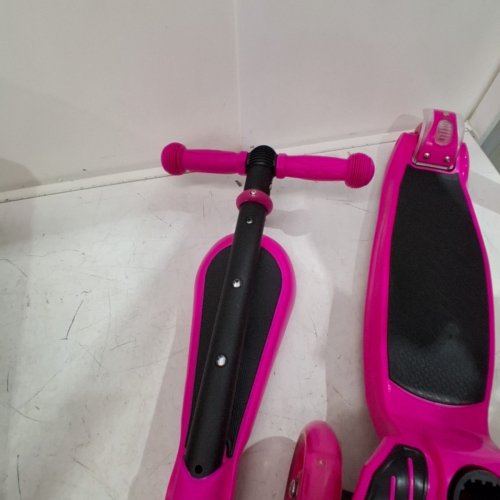 HURTLE SCOOTKID SIT-OR-STAND SCOOTER WITH LIGHT UP WHEELS - 132LBS CAPACITY - PINK (MODEL#: HURFS86TB) image 4