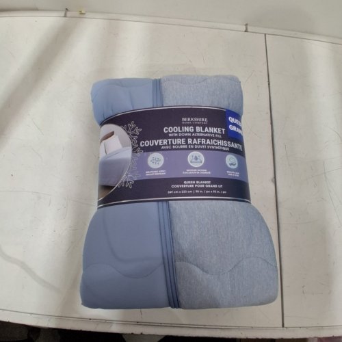 BERKSHIRE REVERSIBLE DOWN-ALTERNATIVE COOLING BLANKET - QUEEN - BLUE (MODEL: 1986200) image 2