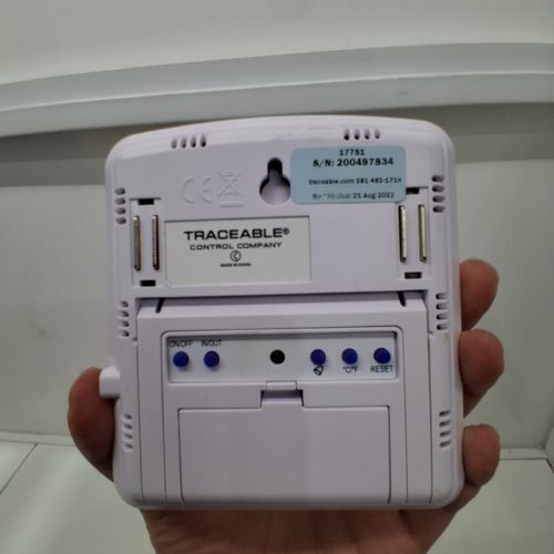 TRACEABLE JUMBO DISPLAY MEMORY MONITORING REFRIGERATOR AND FREEZER THERMOMETER WITH BUILT IN MAGNET AND KICKSTAND - WHITE/BLUE (MODEL: 17751) image 3