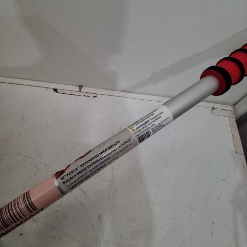 MALLORY EXTENDING SNOW BROOM WITH SWIVEL HEAD - 52" - RED (MODEL:582-EPSZFB) image 3