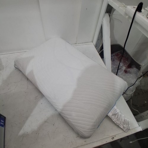 REVEL FRESH & COOL GEL MEMORY FOAM PILLOW - 18'' X 28'' - WHITE/GREEN (MODEL: 4957635) image 3