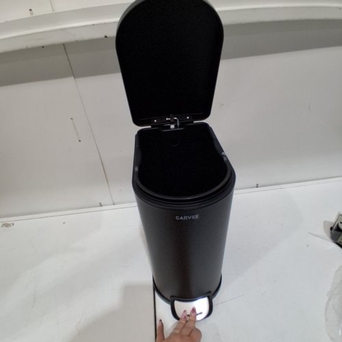 GARVEE STEP-ON TRASH BIN WITH LID - 2.6 GAL - BLACK (MODEL: PHK-34MYXNRJ)) image 4
