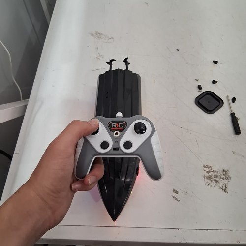 REMOTE CONTROL SPEEDBOAT WITH LED LIGHTS - UP TO 10KM/H - 2.4GHZ - ORANGE/BLACK (MODEL: A3504-2) image 3