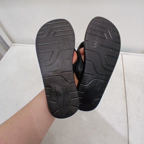 MEN'S BENCH COMFORT FLIP FLOPS SANDALS - SIZE 8 - BLACK (STYLE: 1872038) image 3