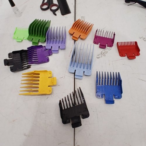 21PC WAHL COLOUR PRO CORD/CORDLESS HAIRCUT AND BEAR TRIM KIT - 2.5HR RUN TIME (MODEL: 1656565 / 3303) image 6