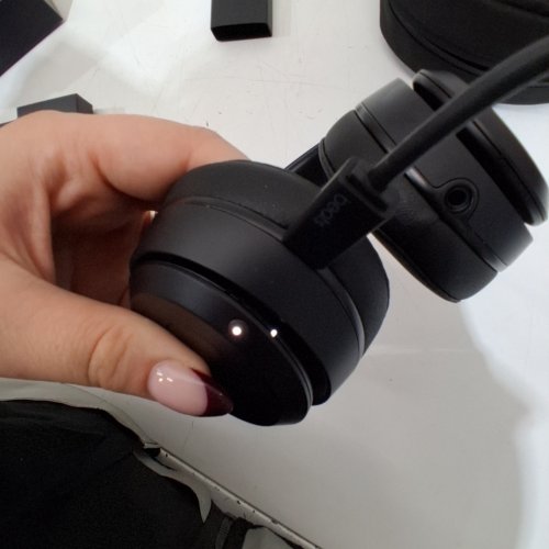BEATS SOLO3 FOLDABLE WIRELESS HEADPHONES WITH CASE - BLACK image 2