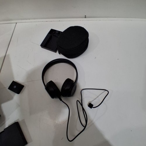 BEATS SOLO3 FOLDABLE WIRELESS HEADPHONES WITH CASE - BLACK image 3