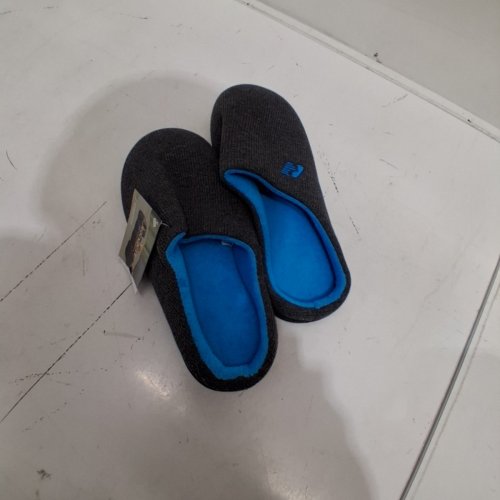 MEN'S ROCKDOVE TWO-TONE MEMORY FOAM SLIPPERS - SIZE 7-8 - DARK GREY/BLUE image 2