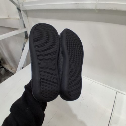 MEN'S ROCKDOVE TWO-TONE MEMORY FOAM SLIPPERS - SIZE 7-8 - DARK GREY/BLUE image 3