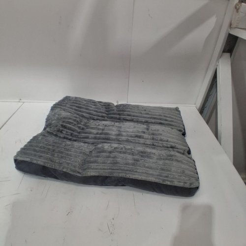 RECTANGULAR COMFY DOG/CAT/PET BED WITH NON SLIP BOTTOM - SMALL (22" X 16") - GREY image 2