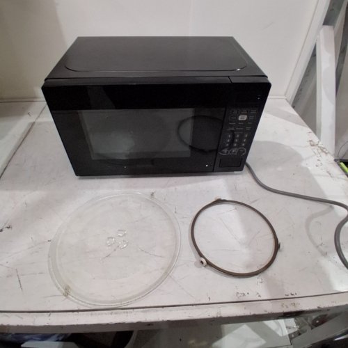 DANBY COUNTERTOP MICROWAVE - 0.7 CU.FT. - BLACK (MODEL: DBMW0721BBB) image 3